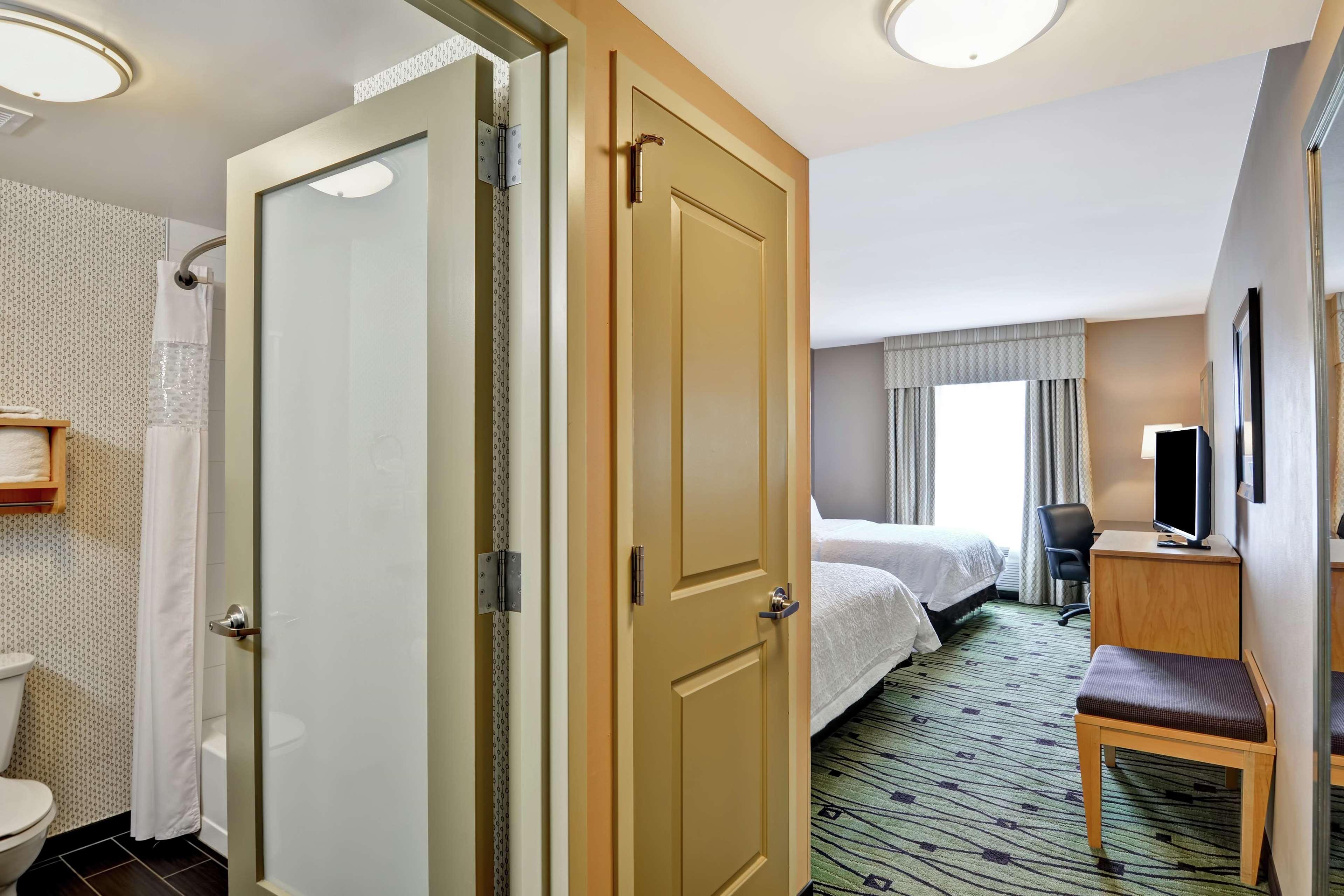 Hampton Inn & Suites Crabtree Raleigh Exterior photo