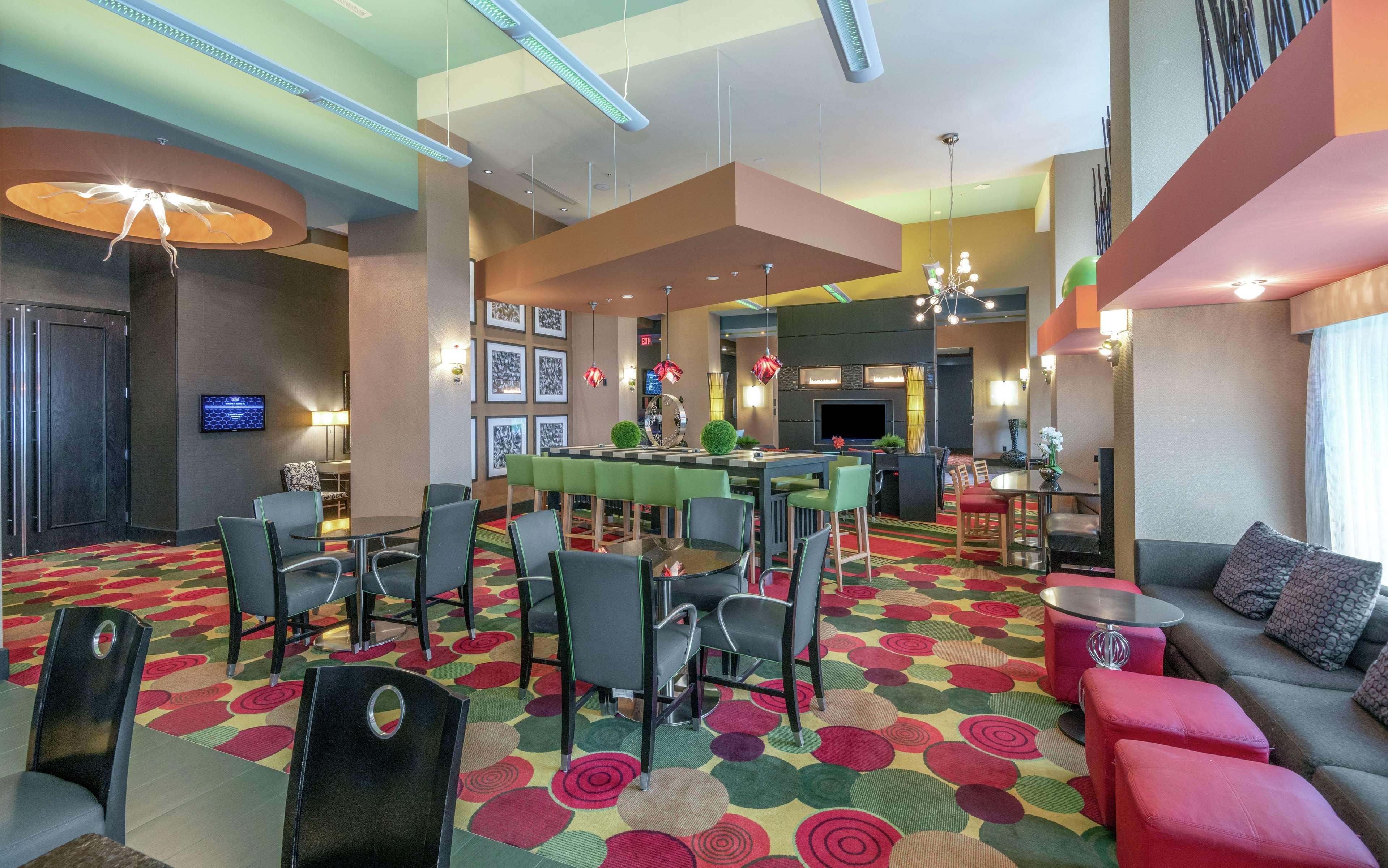 Hampton Inn & Suites Crabtree Raleigh Exterior photo