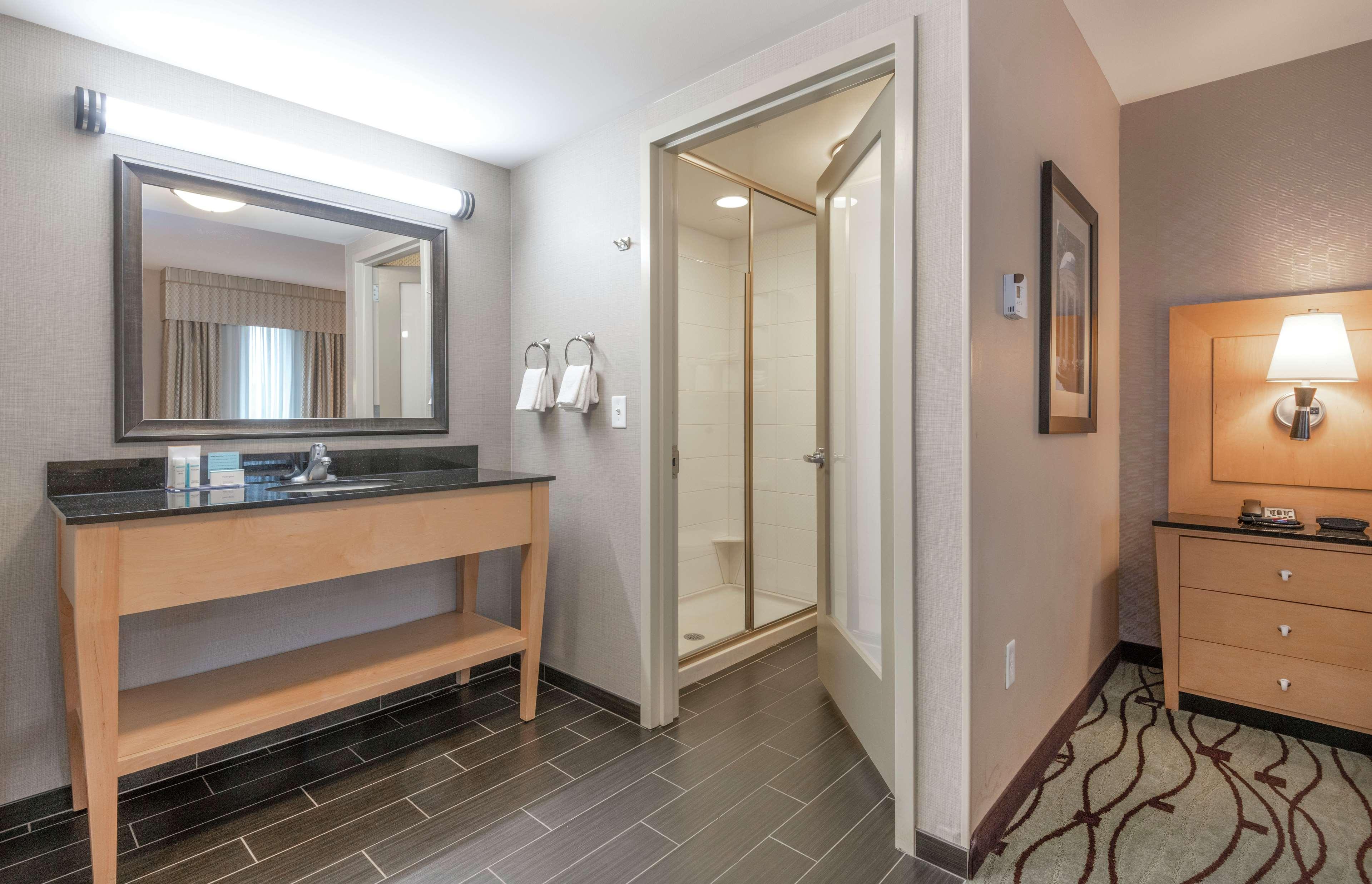 Hampton Inn & Suites Crabtree Raleigh Exterior photo