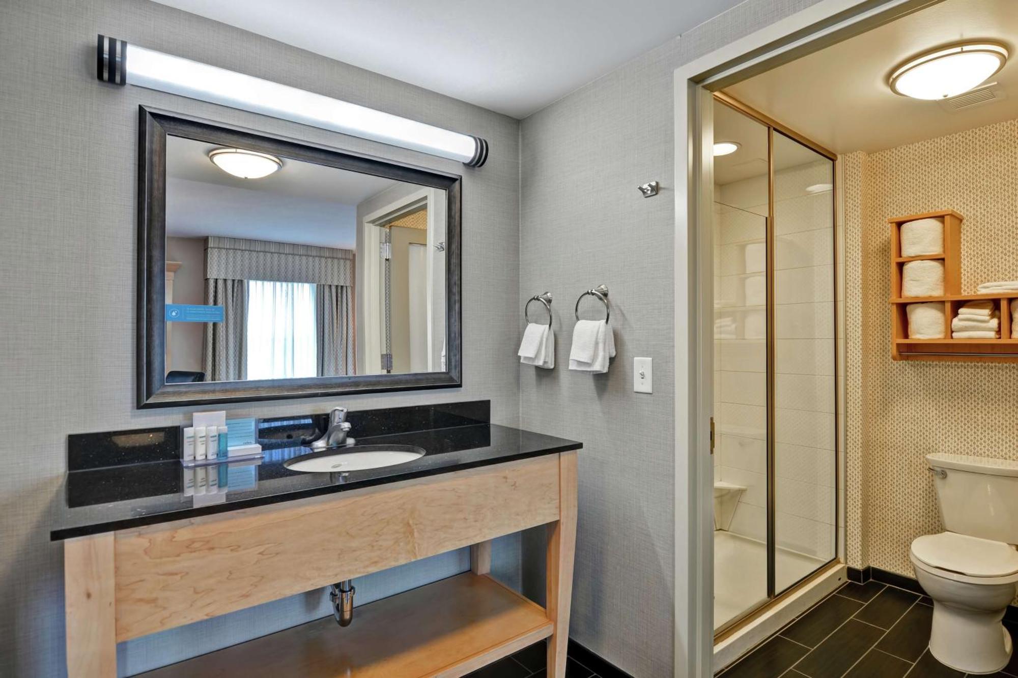 Hampton Inn & Suites Crabtree Raleigh Exterior photo